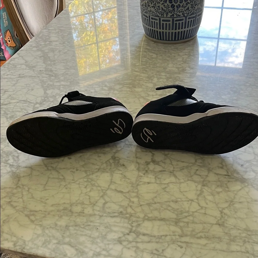 éS Black and Gray Sneakers - Picture 3 of 3